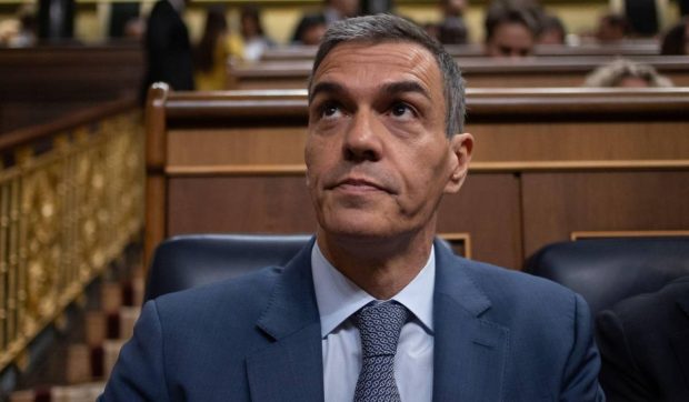 Avionul premierului Spaniei a aterizat de urgență în Ankara. Pedro Sanchez era în drum spre un summit european