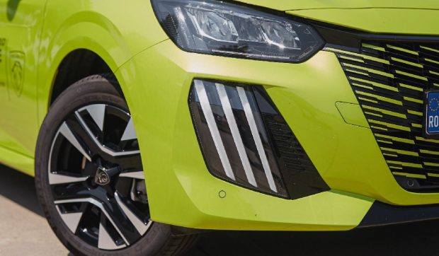 Peugeot rechemă în service peste 600.000 de modele 208 din cauza claxoanelor insuficient de puternice