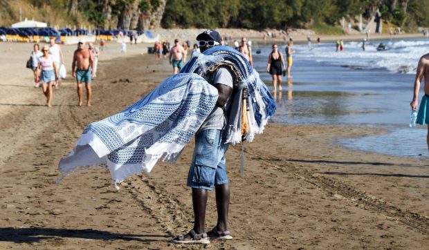 Destinații de vacanță: cinci plaje suprasolicitate și alternativele lor liniștite și pitorești