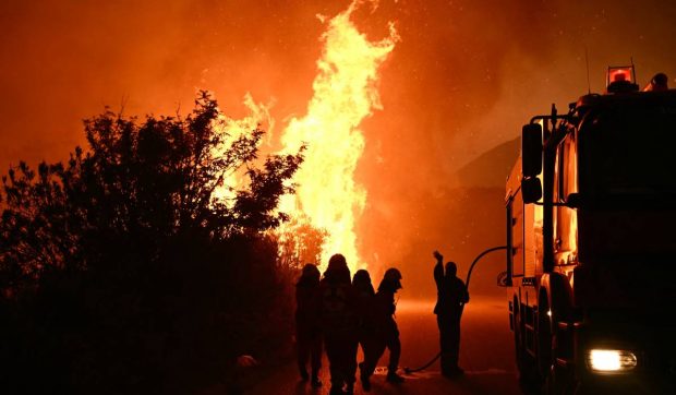 Aplicația cu AI care te scapă de incendii, lansată și în limba română de către un pompier din Grecia