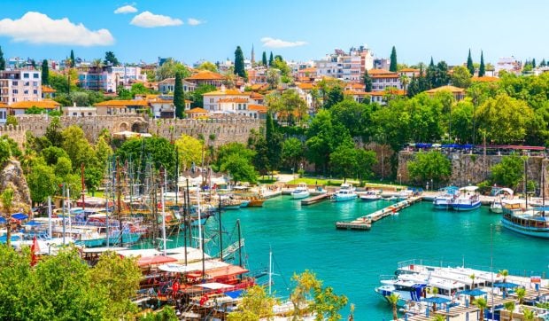 Cât costă o vacanță în Antalya în vara lui 2026 – Ghid complet de prețuri pentru toate buzunarele