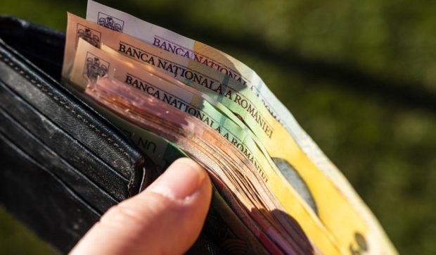 Uniunea Europeană introduce o taxă vamală fixă pentru coletele de valoare mică, începând cu vara lui 2026