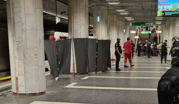 Circulație afectată pe Magistrala 3, după ce un om a ajuns pe șine în fața unui tren, în stația de metrou Păcii