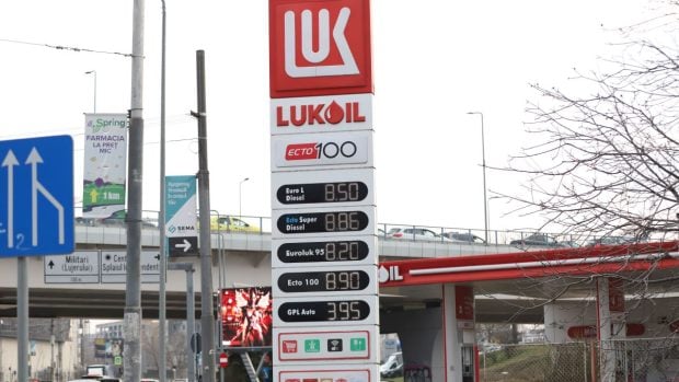 Motorina s-a ieftinit, benzina se vinde la prețul din weekend, marți, 26 mai 2026. Cât costă un litru de carburant în București, Cluj-Napoca, Timișoara, Iași și Constanța
