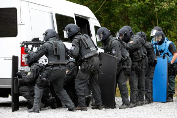 Luare de ostatici la o bancă din vestul Germaniei: centrul orașului a fost evacuat, elicoptere survolează zona
