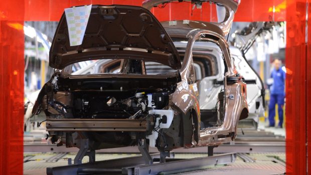 Uzina Ford de la Craiova produce acum baterii: mai puține motoare EcoBoost, mai multe electrice produse în România și despre viitorul robotizat