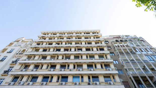 De ce prețurile locuințelor rămân ridicate în România, chiar în condițiile unei crize economice? Explicațiile experților