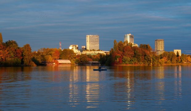 Încep lucrările de consolidare a malurilor Lacului Herăstrău, lacul va fi golit temporar