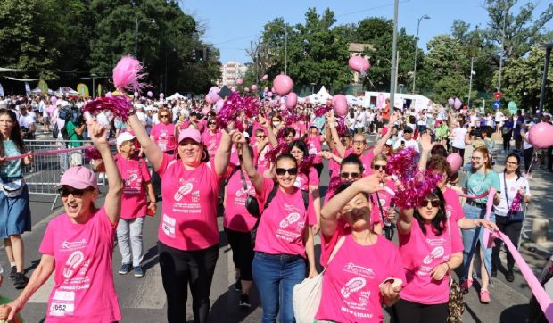 Cursa caritabilă „Race for the Cure” adună mii de bucureșteni în lupta împotriva cancerului de sân