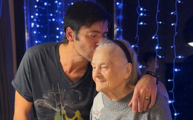 Imagine Stire Radu Vâlcan a izbucnit în lacrimi. Ce l-a emoționat atât de tare pe soțul Adelei Popescu. „Prețuiți ce aveți. Atât!” | 2review.ro
