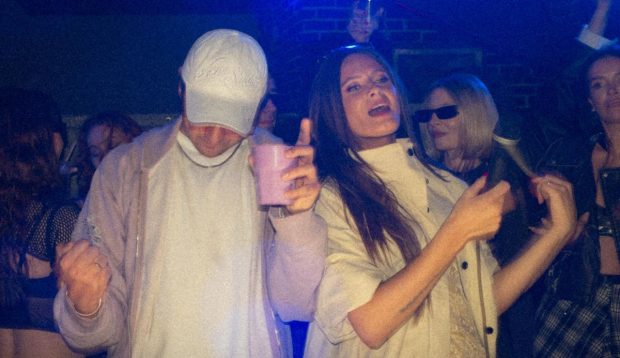 Cum sună „Bump”, noua melodie lansată de Raluka: „O nebunie”. Este o colaborare cu Joki și Chella