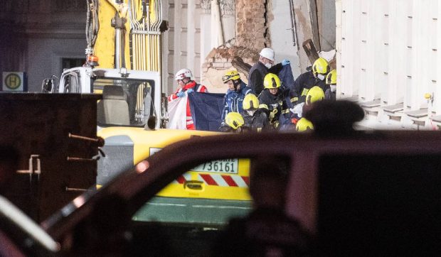 Una dintre româncele dispărute sub dărâmăturile unei case în Germania a fost găsită moartă, după 55 de ore de căutări
