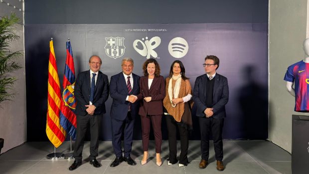 Roxana Mînzatu, vicepreședintele Comisiei Europene, prezentă în loja VIP la El Clasico pe Camp Nou