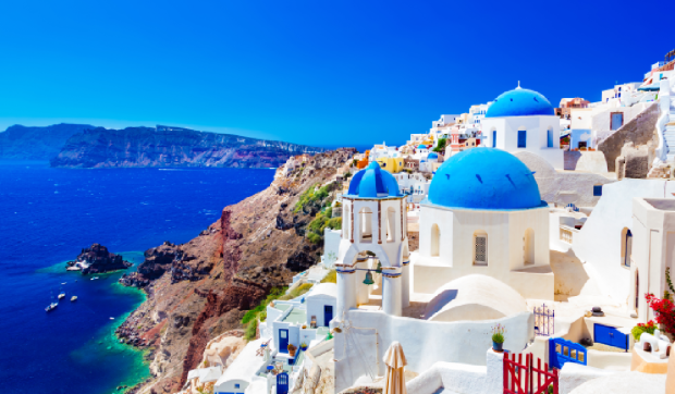 Santorini introduce noi reguli pentru turiști după seria de cutremure din 2025. Mii de oameni au părăsit atunci insula