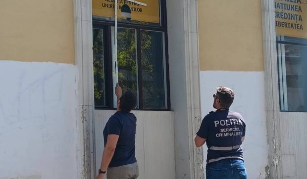 Sediul AUR din Cluj, atacat cu pietre de un bărbat supărat după ce Guvernul Bolojan a fost demis
