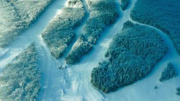 Inovație în transport și turism la Reșița: biletul de tramvai devine ski pass pe pârtiile din Semenic