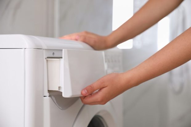 De ce este esențial să scoți și să aerisești sertarul de detergent după fiecare spălare