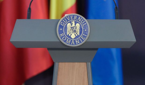 Majoritatea românilor susțin formarea unui nou Guvern, în timp ce 40% cer alegeri anticipate pentru soluționarea crizei politice