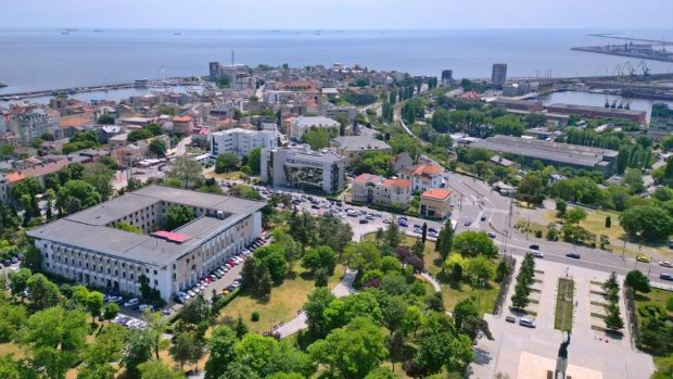 Judecătorii constănțeni pregătesc o nouă decizie privind anularea taxei auto de 200 de lei, catalogată drept „impozit mascat”