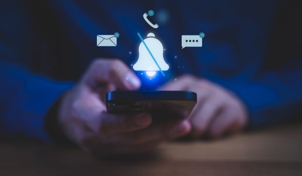 Ce spune despre tine obiceiul de a ține telefonul pe silențios, potrivit studiilor