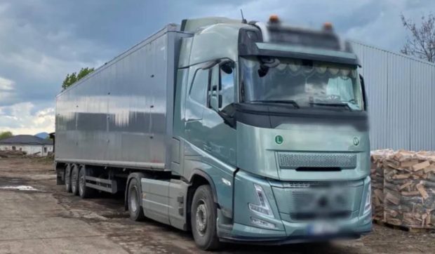 Un TIR de 190.000 de euro a fost oprit la un control în Cluj și nu a mai plecat de acolo. Ce au descoperit polițiștii