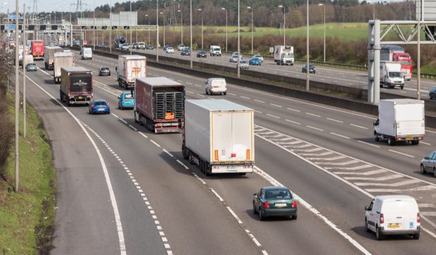 Tahografe inteligente obligatorii pentru vehiculele între 2,5 și 3,5 tone în transportul internațional din UE, de la 1 iulie 2026