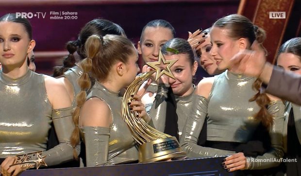 Imagine Stire Cine sunt cele 12 adolescente din Târgu Mureș care au câștigat Românii au Talent 2026. Trupa Re-born a plecat acasă cu 130.000 de euro | 2review.ro