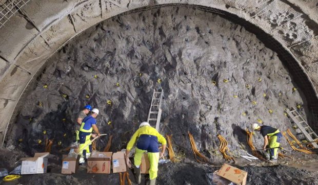 Autostrada A1 Sibiu – Pitești: imagini de pe șantier. „Tunelul Robești va vedea luminița după 7 luni de la debutul lucrărilor”