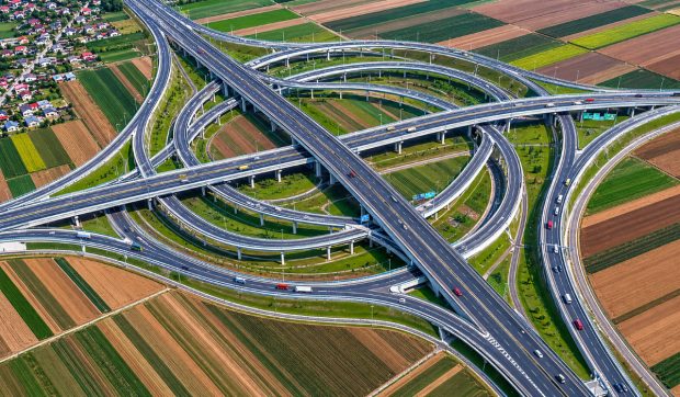 La Pașcani se construiește cel mai amplu nod rutier din Moldova, cu trei niveluri și opt bretele, care va conecta A7 cu A8