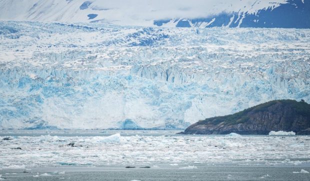Un val uriaș de 500 de metri a devastat țărmurile din Alaska după prăbușirea masivă a unui versant montan