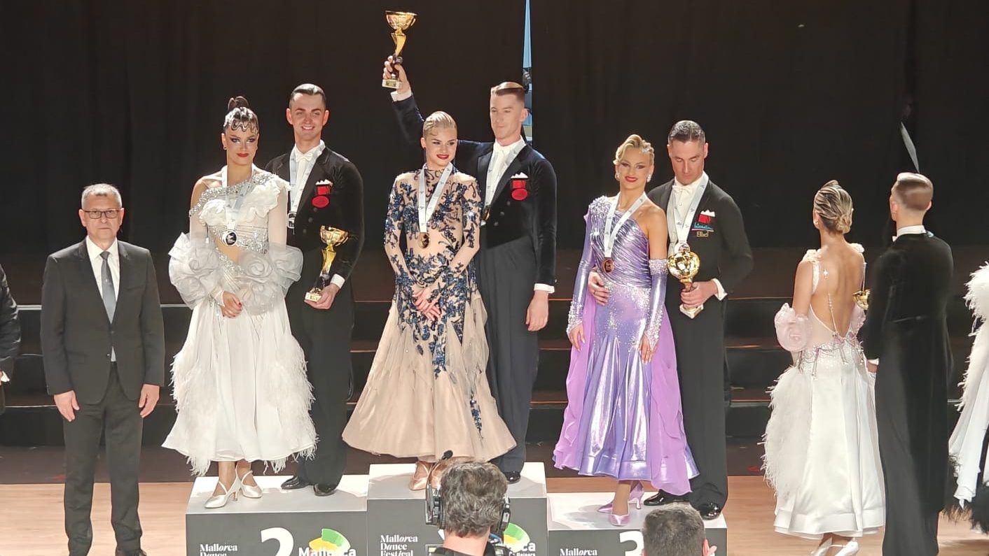 Rareș Cojoc și Andreea Matei, patronii dansului sportiv mondial, au câștigat și Campionatul European! Triumful din insula Mallorca îi trimite în legendă, fiind singurul titlu major care le lipsea din
