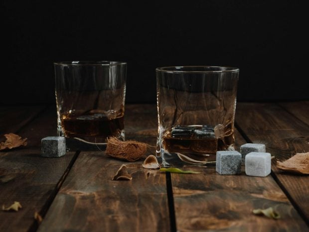Whisky pe gustul tău: ghid simplu pentru a înțelege tipurile și a face alegerea potrivită