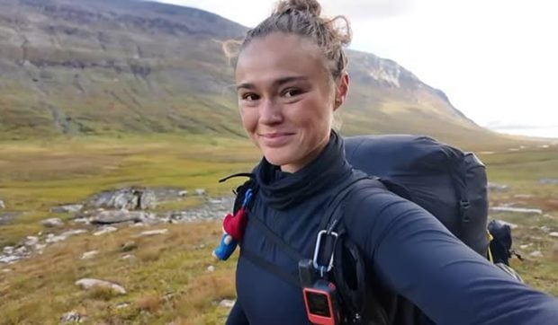 Kit Birks, britanica care a parcurs 8.000 km pe jos pentru a susține prevenirea suicidului: „O călătorie de 11 luni, 13 țări și speranța transmisă prin povești împărtășite”