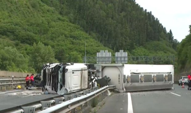 Tragedie pe autostrada din Spania: cinci polițiști morți într-un accident cu camion-cisternă