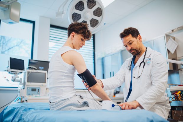 Elev din Oradea a susținut Evaluarea Națională la Română în spital, folosind varianta de rezervă a examenului