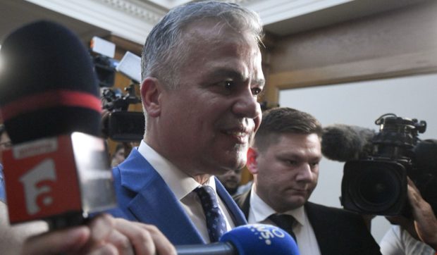 Adrian Veștea i-a cerut PSD-istului Marian Neacșu să negocieze alături de el susținere parlamentară pentru Guvern: „Sunt însoțitor”