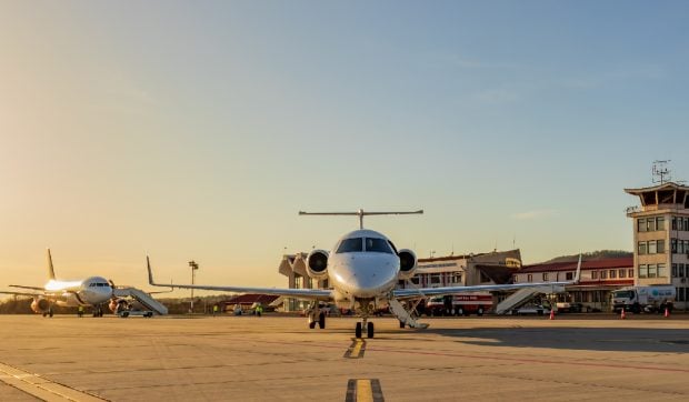 Aeroporturile din România investesc în energie regenerabilă prin Fondul pentru Modernizare