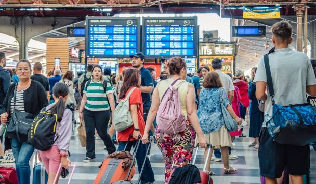 Trenurile din Gara de Nord au înregistrat întârzieri masive sâmbătă dimineața din cauza caniculei extrem de puternice