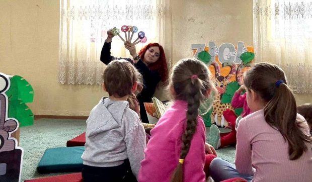 O tânără educatoare din Brăila invită ministrul Educației să vadă condițiile dificile dintr-o grădiniță rurală