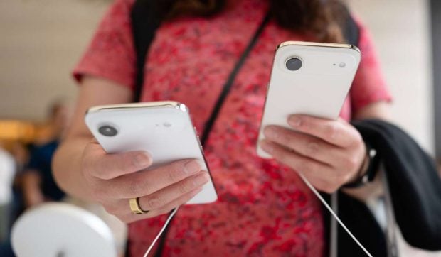 Apple pregătește iPhone Air 2 cu cameră ultrawide și baterie îmbunătățită: lansarea amânată pentru primăvara lui 2027