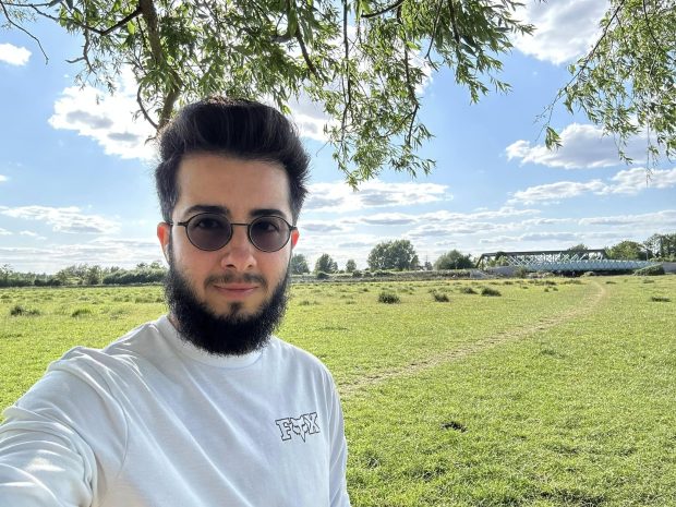 Arian Mirzarafie-Ahi, cinci ani de luptă pentru recunoașterea identității de gen în România: „O victorie pentru persoanele trans din întreaga țară”
