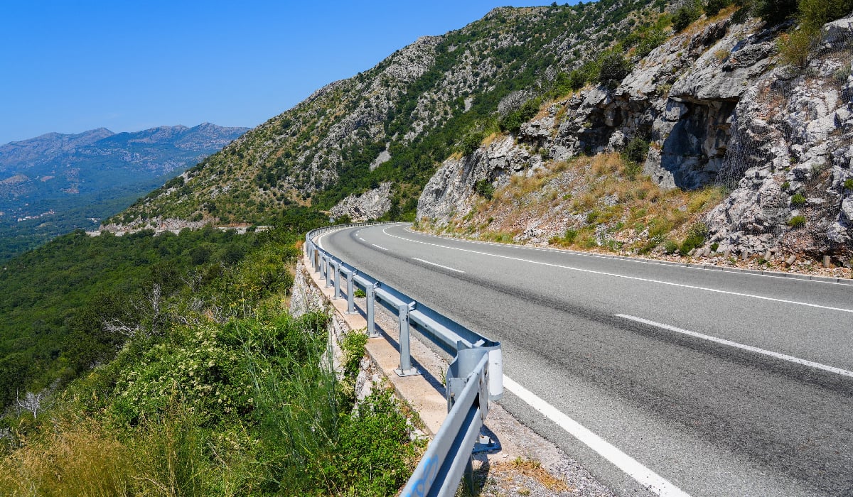 Mergi la mare în Muntenegru? Regulile stricte de condus pe autostrada „Prințesa Xenia” pentru a evita un dezastru
