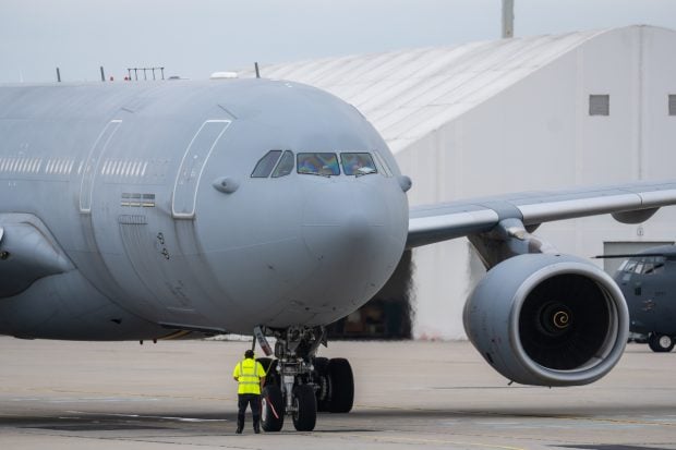 România a susținut operațiunile americane din Iran, reducând traficul aerian la București pentru sprijin logistic