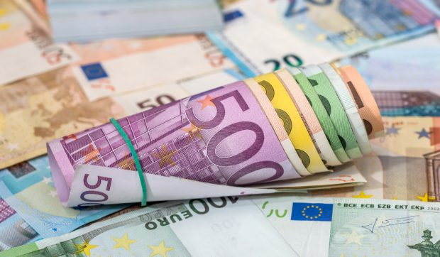 Un șofer de TIR care a câștigat la loterie 220 de milioane de euro a murit: soția lui, obligată acum să îi dea bani lunar fostei partenere