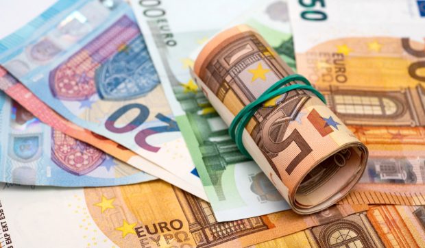 Un oraș din Europa le oferă tinerilor până la 10.000 de euro pentru plata chiriei: cine poate lua acești bani