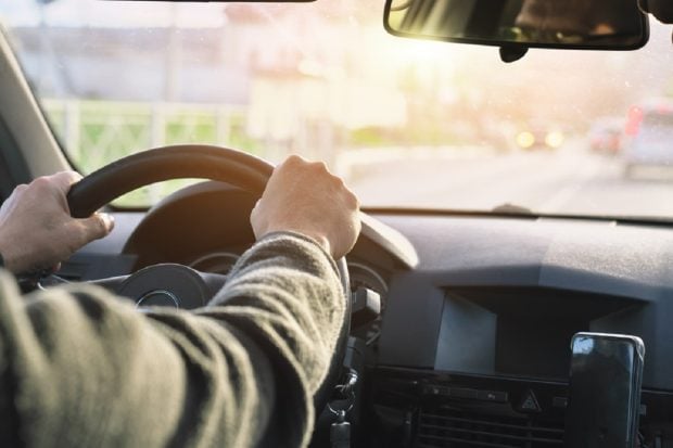 Cauzele vibrațiilor la volan și riscurile pe care le implică ignorarea lor