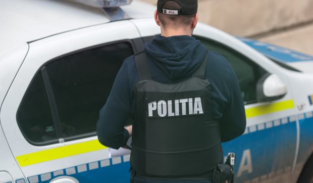 Bătaie cu topoare, cuțite și pistoale între două clanuri, pe Bulevardul Metalurgiei din București. Un șofer s-a speriat de scandal și a făcut accident