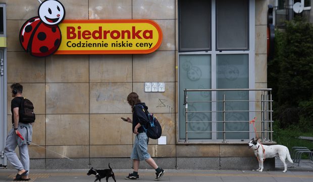 Bonusuri pentru angajații unui supermarket pe baza „emoji”-urilor clienților la casele de marcat, în Polonia
