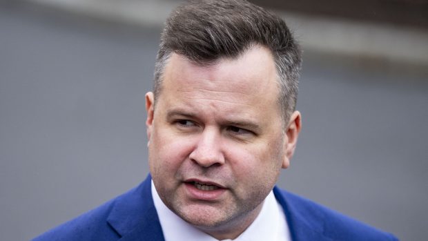 Donald Trump propune un aliat apropiat, fără experiență, să conducă spionajul american