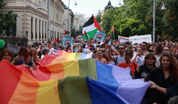Bucharest Pride 2026 reunește zeci de mii de participanți în lupta pentru drepturi egale și parteneriat civil